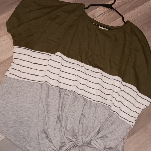 Maurices Top - Picture 2 of 2